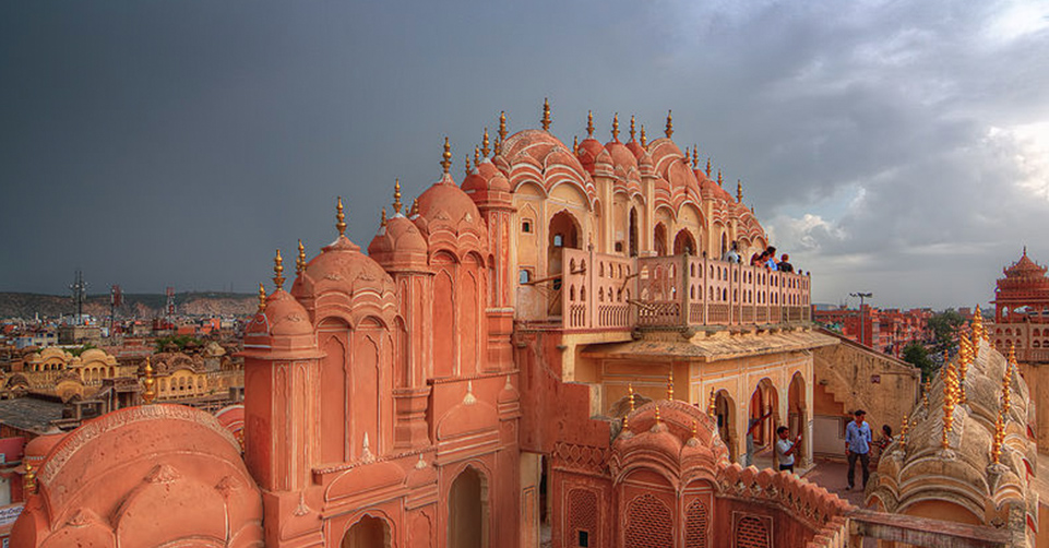 800px-Hawa_Mahal_on_a_stormy_afternoon