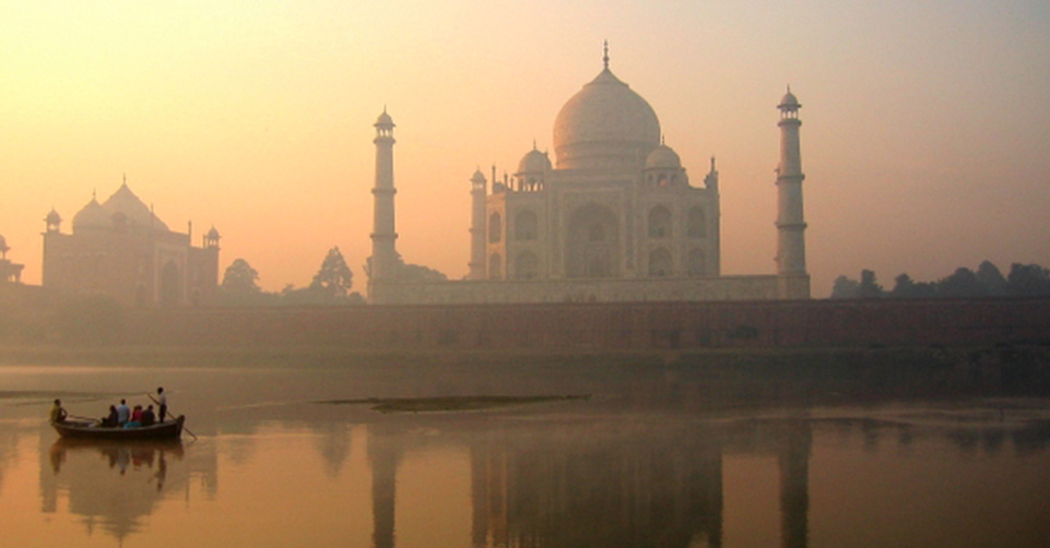 Taj_Mahal_reflection_on_Yamuna_river_Agra2